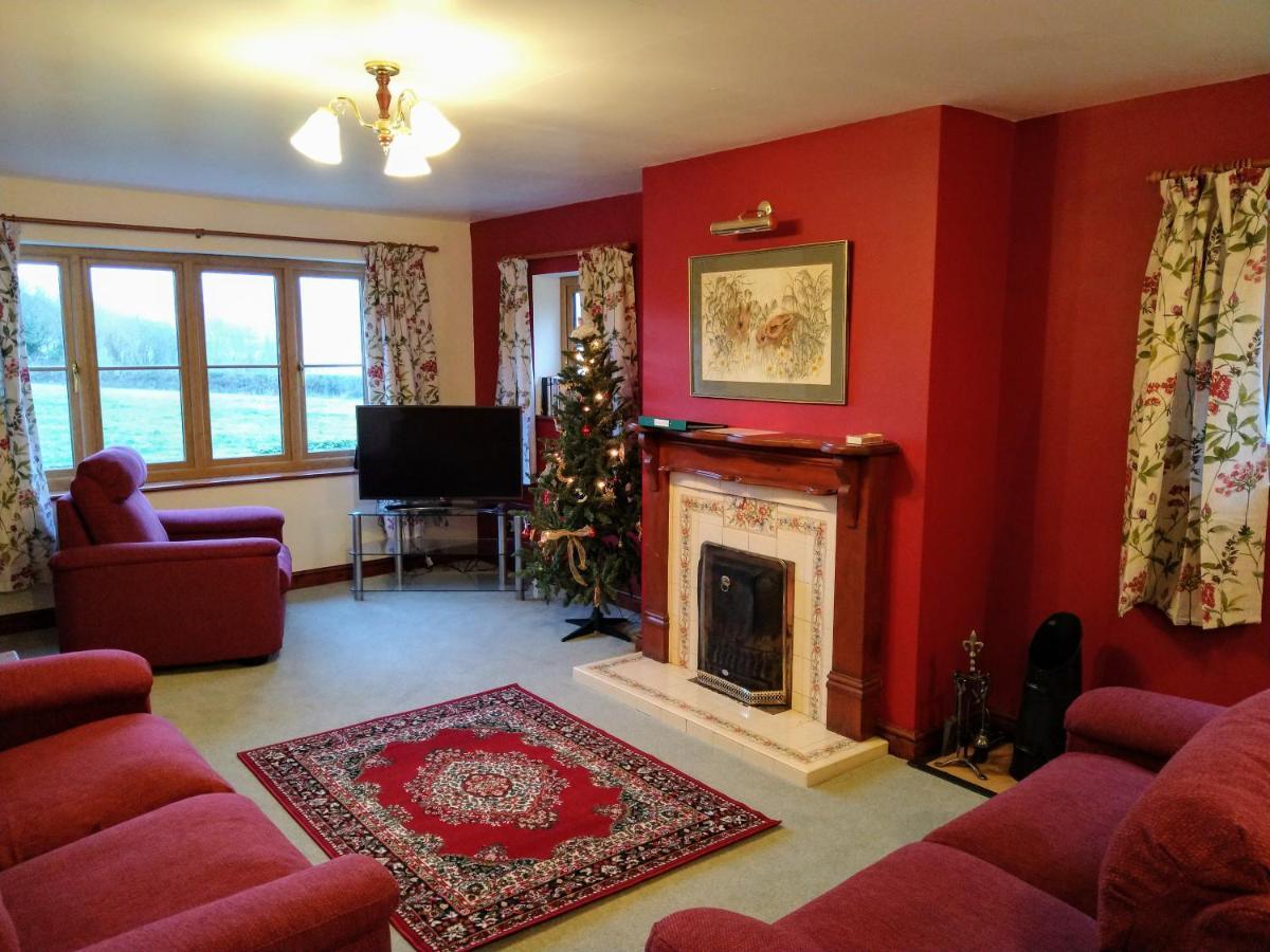 Llinos Cottage Beaumaris Extérieur photo